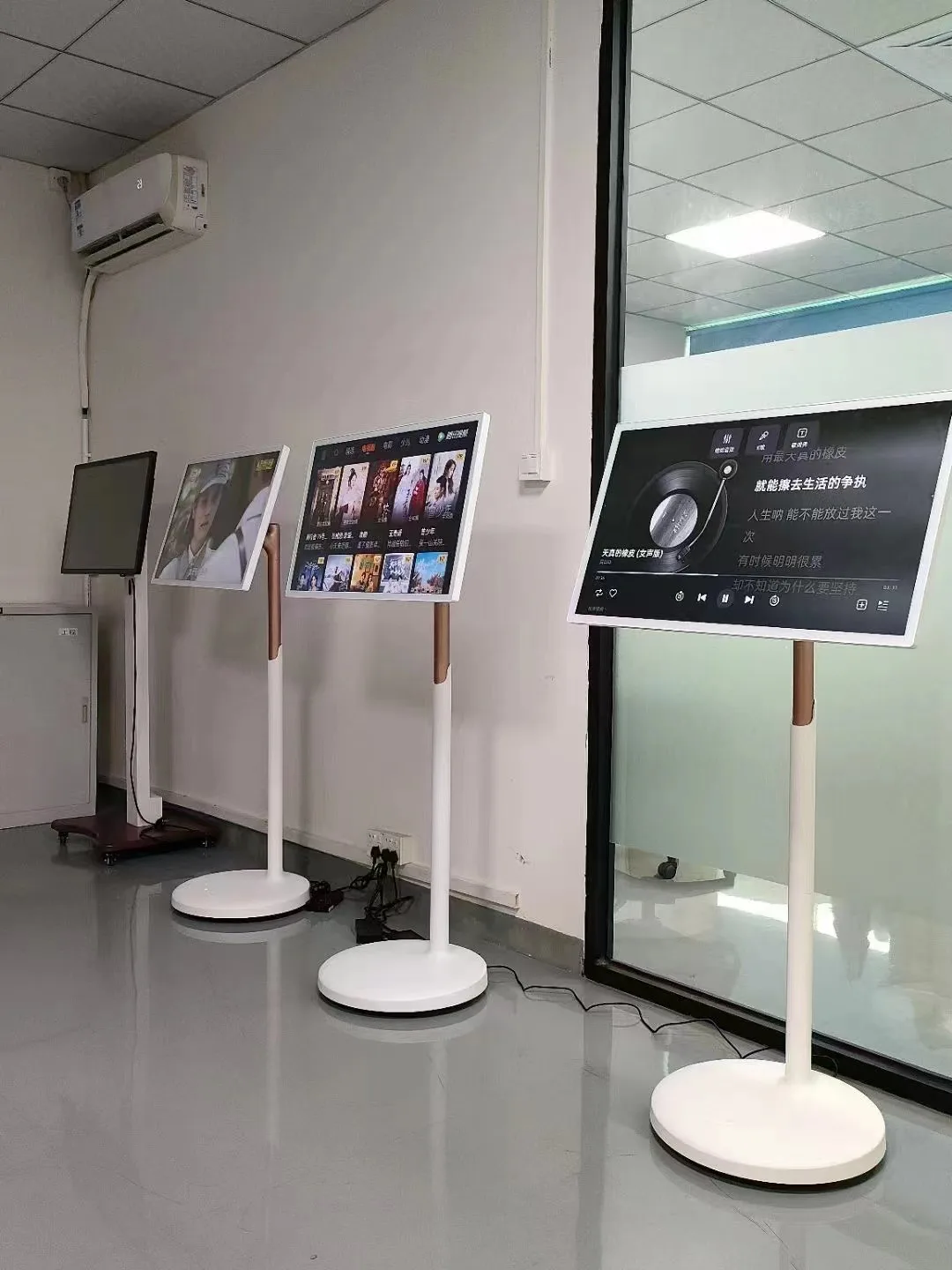Touch Screen 32 Inch Portable  - مراجعة Yoga Fitness Video وسعره