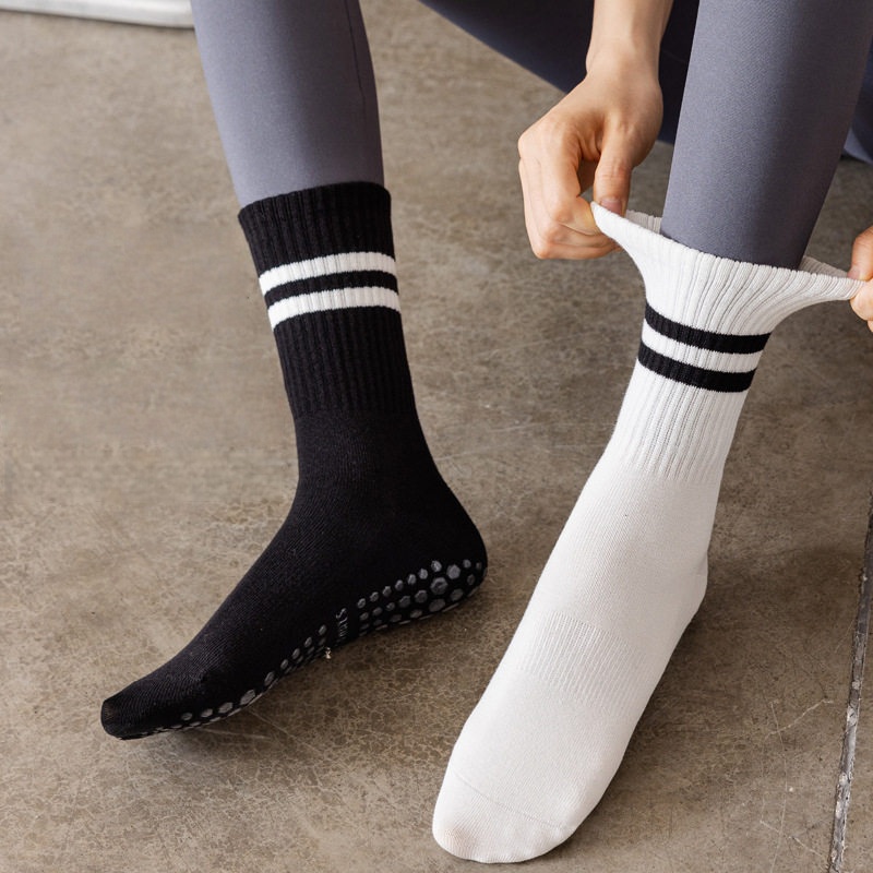 Women Non Slip Yoga Socks, Gri - مراجعة Yoga Dance & Fitness Center Llc وسعره
