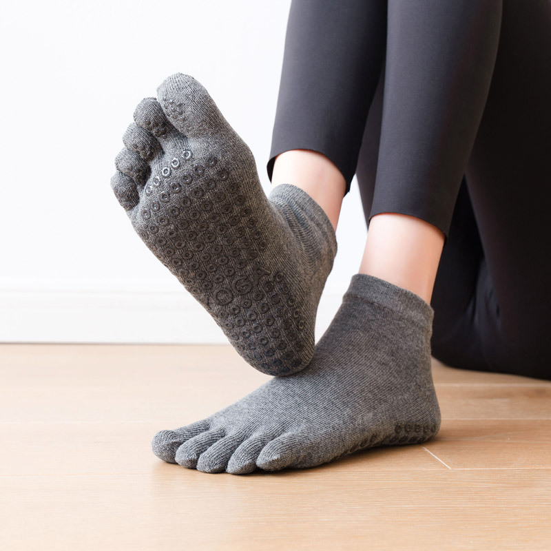Anti-Slip Women Pilates Socks  - مراجعة Yoga Dance & Fitness Center Llc وسعره