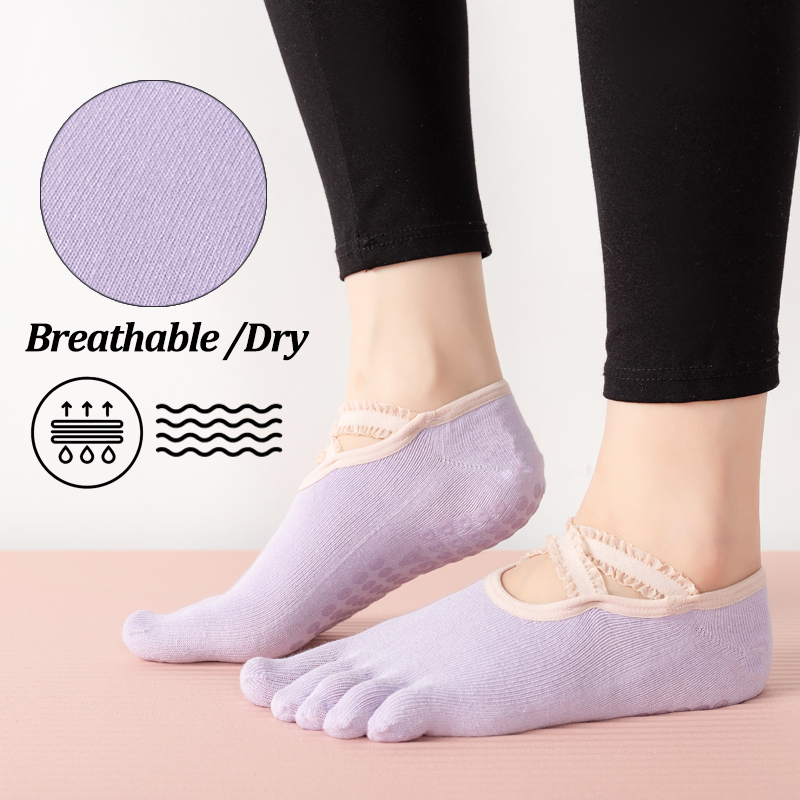 Ladies Non-Slip Pilates Socks  - مراجعة Yoga Dance & Fitness Center Llc وسعره
