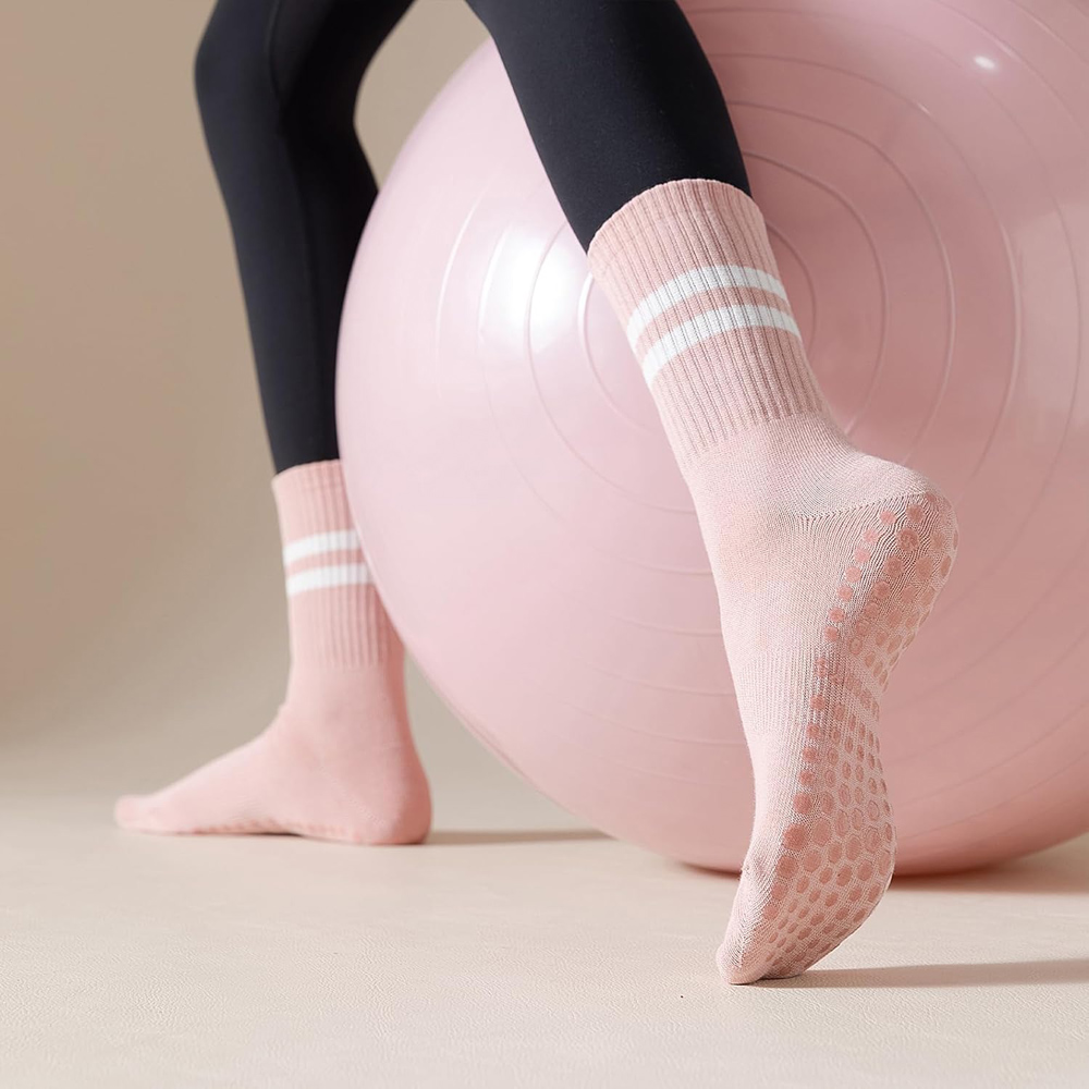 Yoga Pilates Socks with Grips  - مراجعة Yoga Dance & Fitness Center Llc وسعره